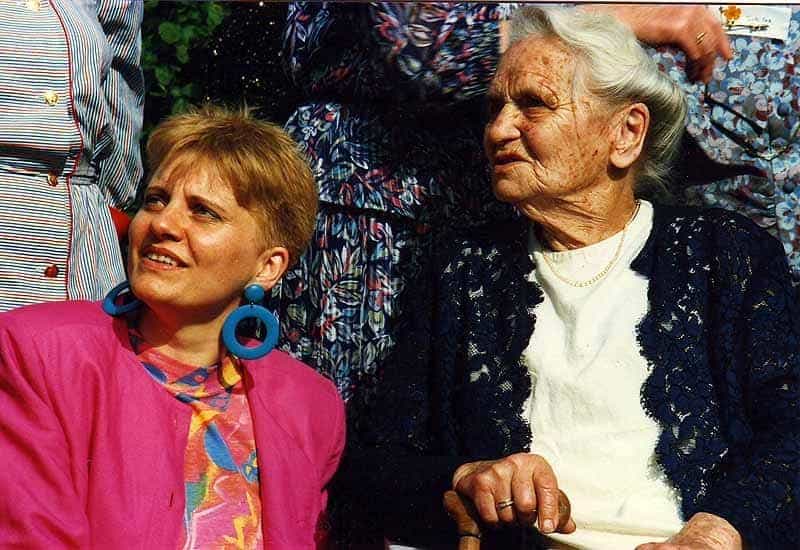 1992-06-mit-großmutter